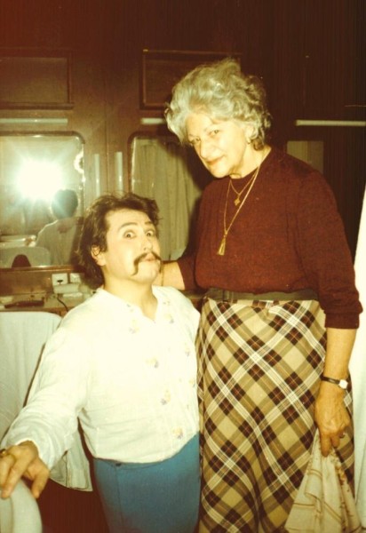 Tanítványával, Bándi Jánossal egy Cosi-előadás szünetében 1986-ban