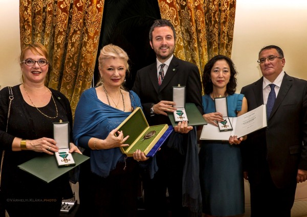 A kitüntetés átadásán: Tiffany Rufini, Sass Sylvia, Riccardo Certi, Ryoko Tajika Drei és Balla-János
