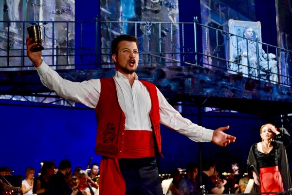 A kolozsvári Don Giovanni címszerepében (fotó: Kolozsvári Magyar Opera)