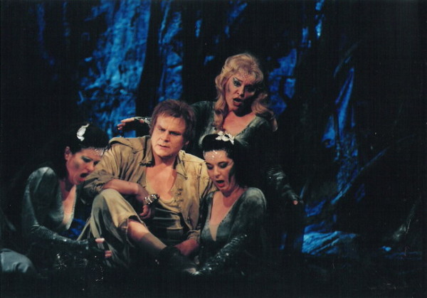 Siegfried a sellőkkel: Felber Gabriella, Kukely Júlia, Sánta Jolán (Fotó: Mezey Béla)