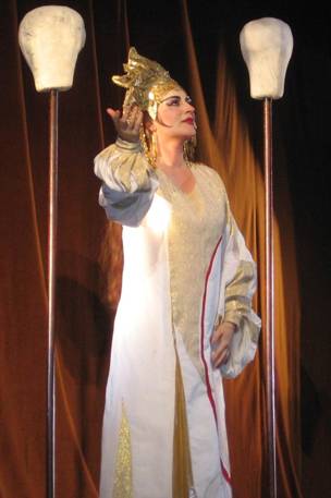Lukács Gyöngyi Turandotként az Erkel Színházban 