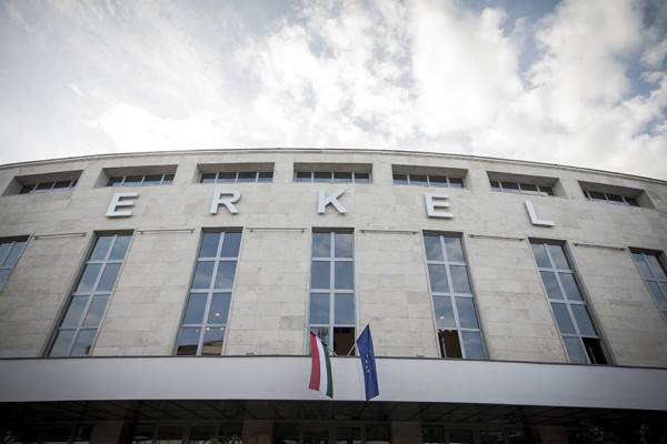 Az Erkel Színház főhomlokzata (fotó: Vermes Tibor)