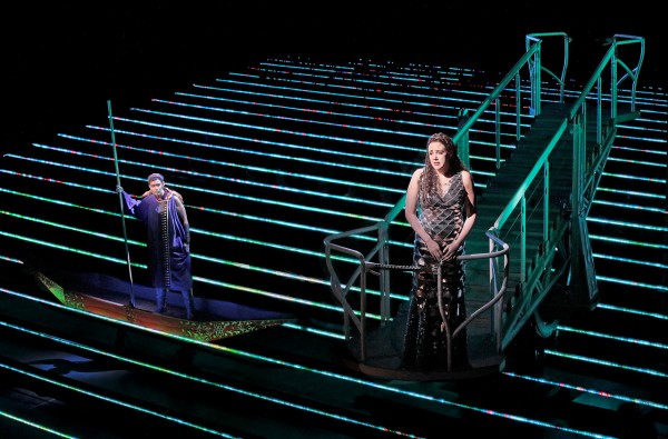 A zarándok és Clémence: Tamara Mumford és Susanna Phillips (fotó: Ken Howard / Metropolitan Opera)