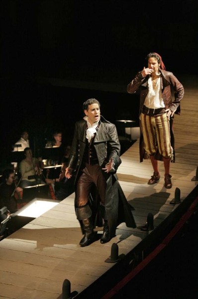 Almaviva gróf és Figaro: Juan Diego Flórez és Peter Mattei (fotó: Ken Howard)