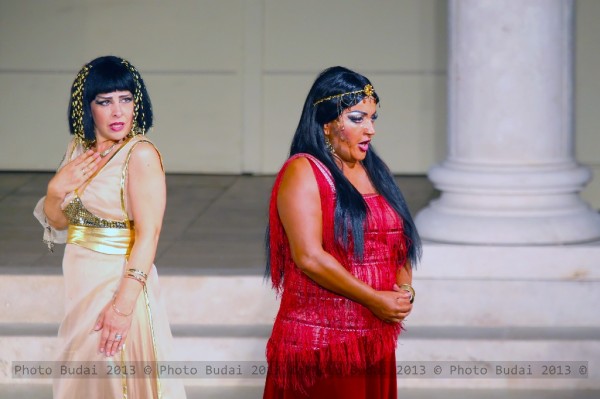 Amneris és Aida: Dana Liliana Ciuca és Lukács Gyöngyi (fotó: Budai István)
