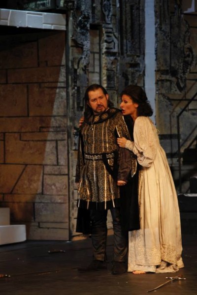 Leonóra és Luna: Nadia Cerchez és Kelemen Zoltán (fotó: Szegedi Nemzeti Színház)