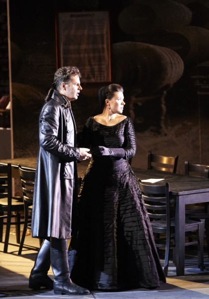 Jelenet a Staatsoper Don Giovanni-előadásából (Donna Anna és Don Giovanni: Marina Rebeka és Peter Mattei) (fotó: Michael Pöhn)